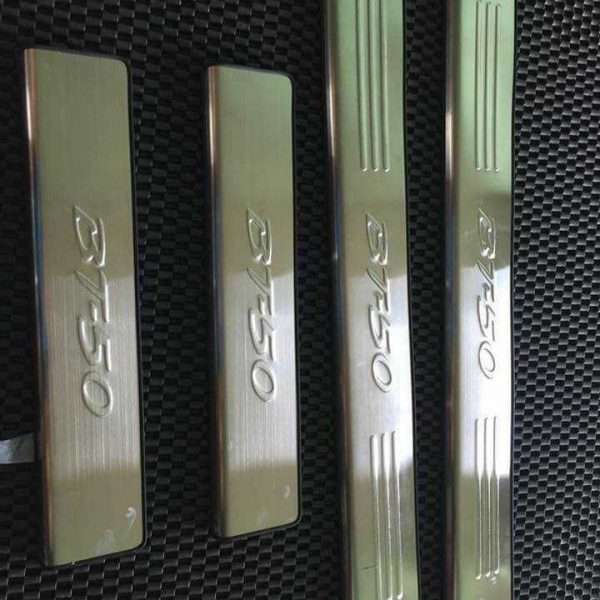 ốp bậc cửa theo xe bt 50
